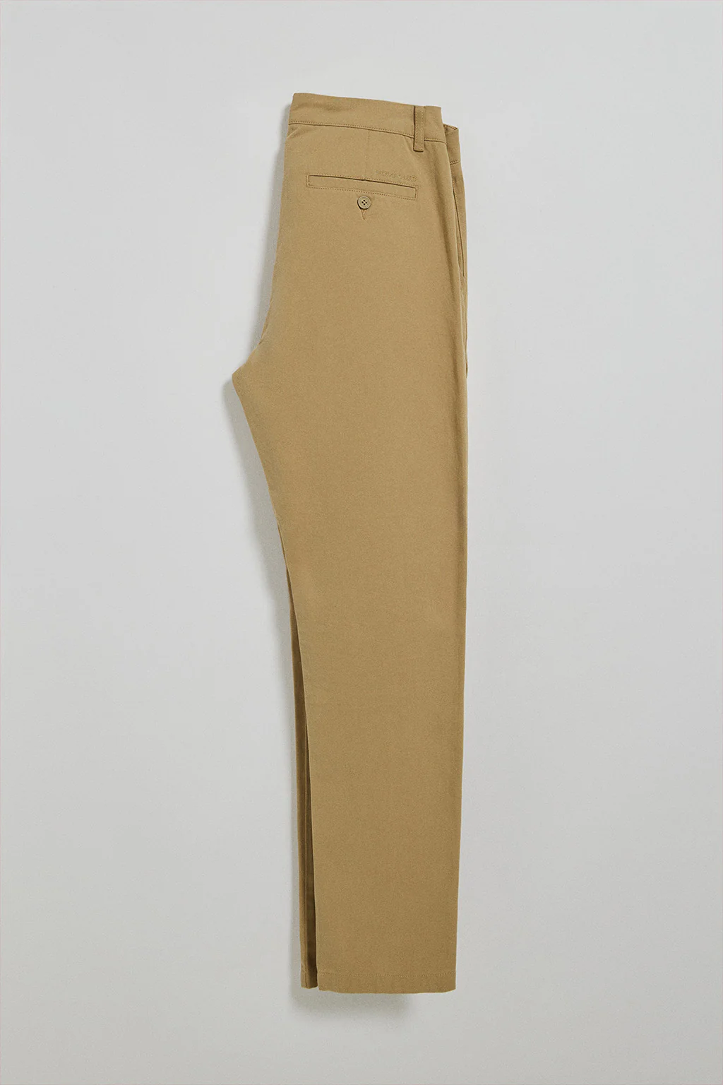 Pantalón chino Vanya color arena con bordado Polo Club - Image 10