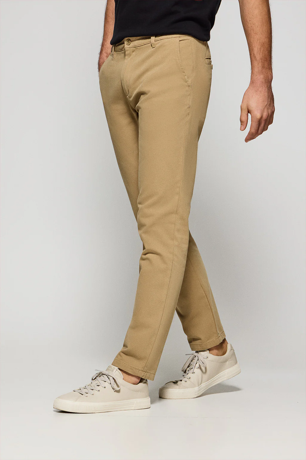 Pantalón chino Vanya color arena con bordado Polo Club - Image 3