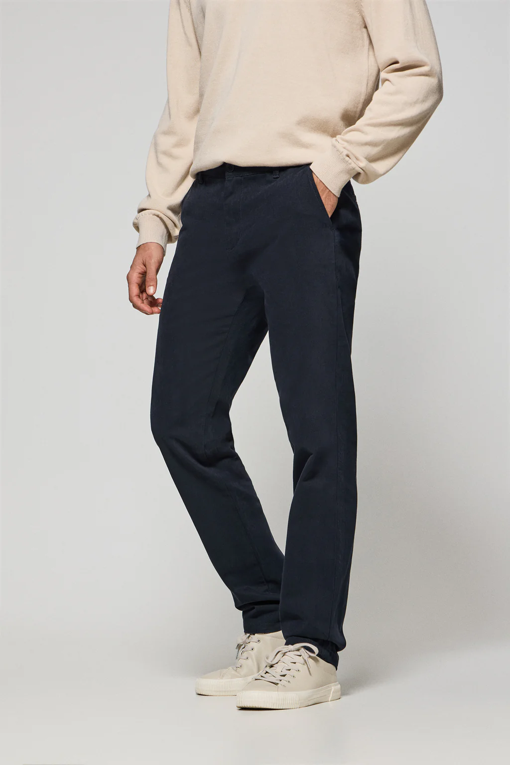 Pantalón chino Vanya azul marino con bordado Polo Club - Image 3