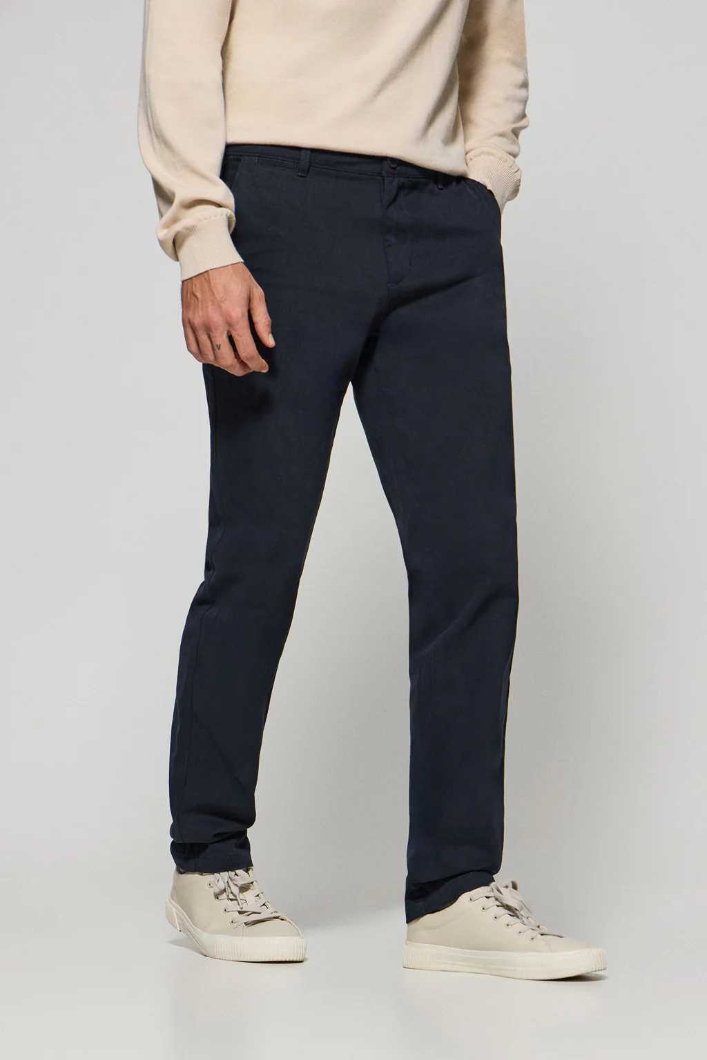 Pantalón chino Vanya azul marino con bordado Polo Club - Image 4