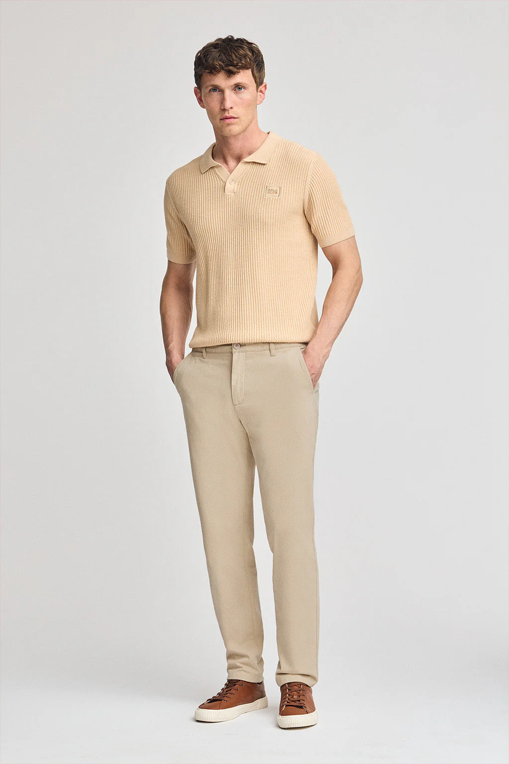 Pantalón chino Vanya color beige con bordado Polo Club