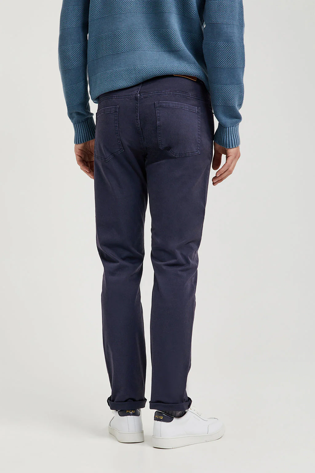 Pantalón azul marino de cinco bolsillos con logo bordado - Image 4