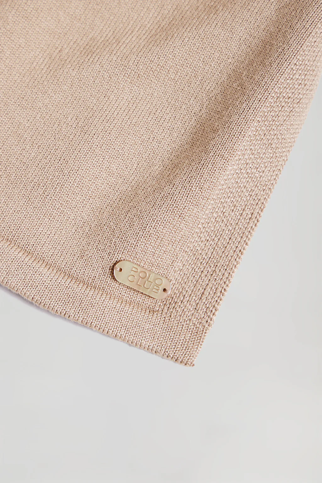 Jersey marrón suave de cuello redondo con detalle de botón nacarado - Image 5
