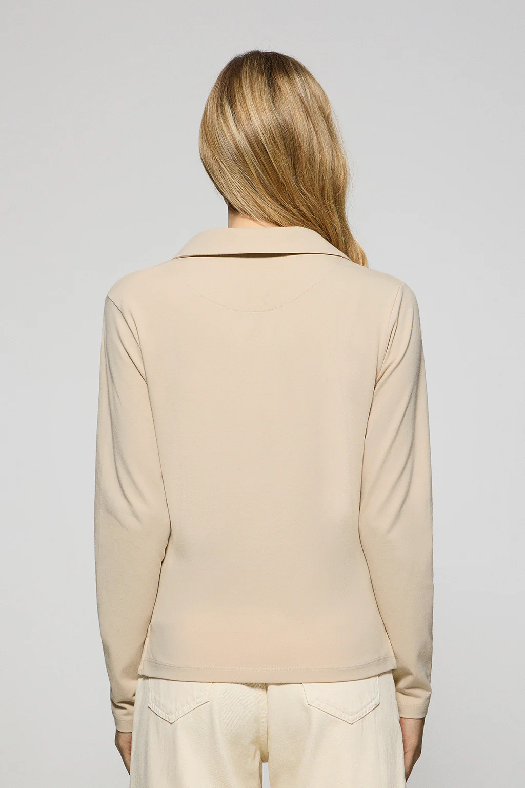 Polo Pia beige sin botones con logo Polo Club engomado - Image 4
