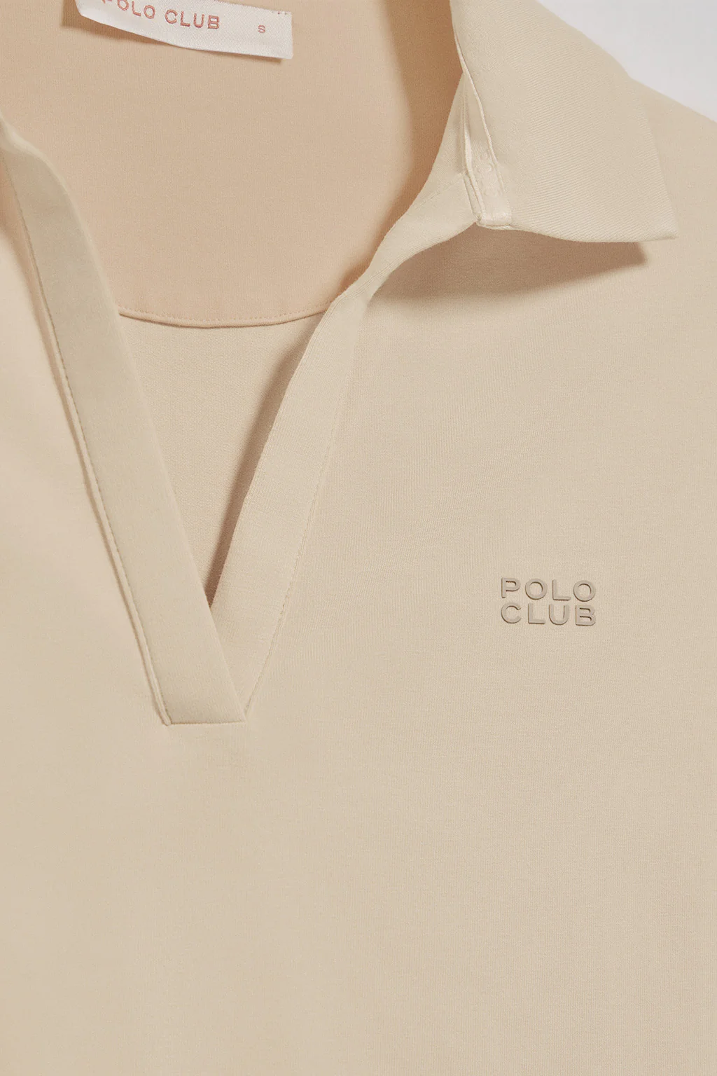 Polo Pia beige sin botones con logo Polo Club engomado - Image 6