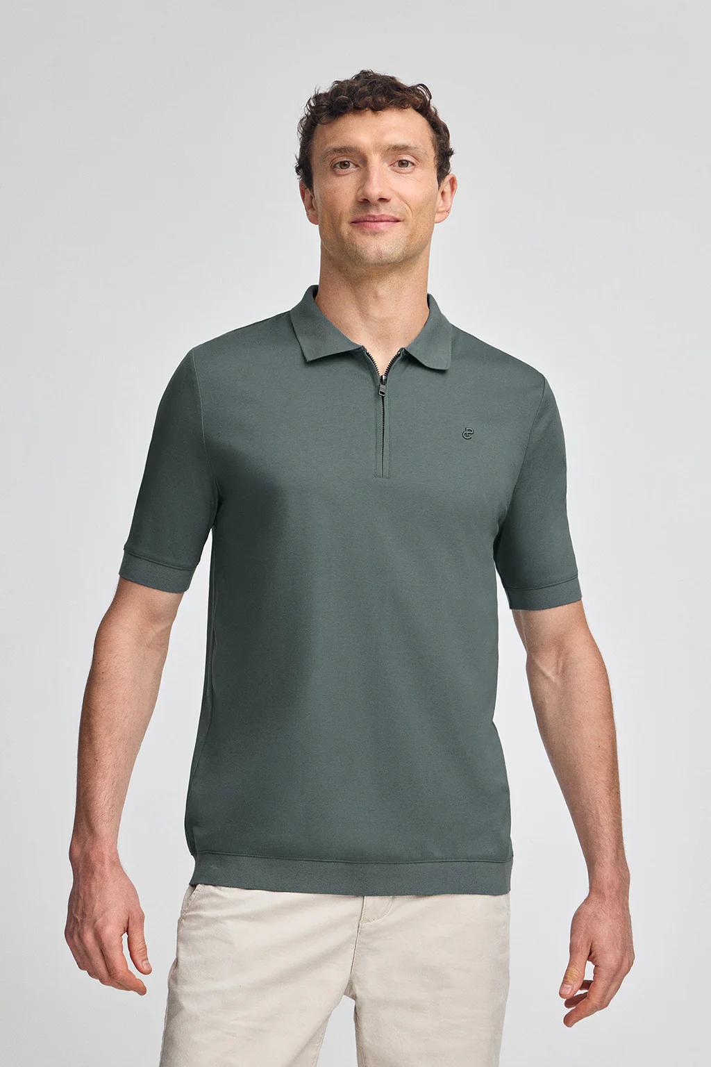 Polo gris piedra Esko con cremallera y monograma bordado