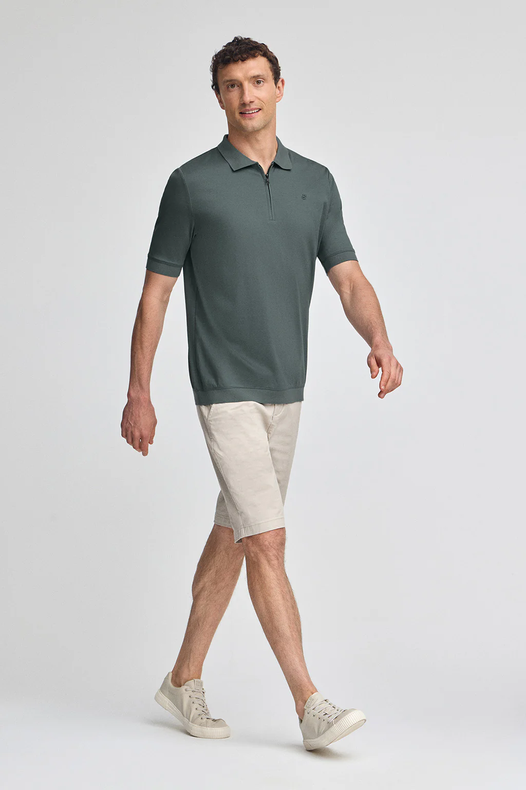 Polo gris piedra Esko con cremallera y monograma bordado - Image 3