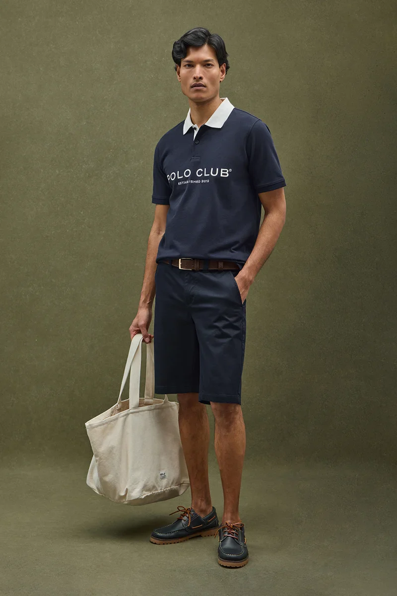 Polo azul marino con cuello y logo en contraste Established 2012 Polo Club - Image 3