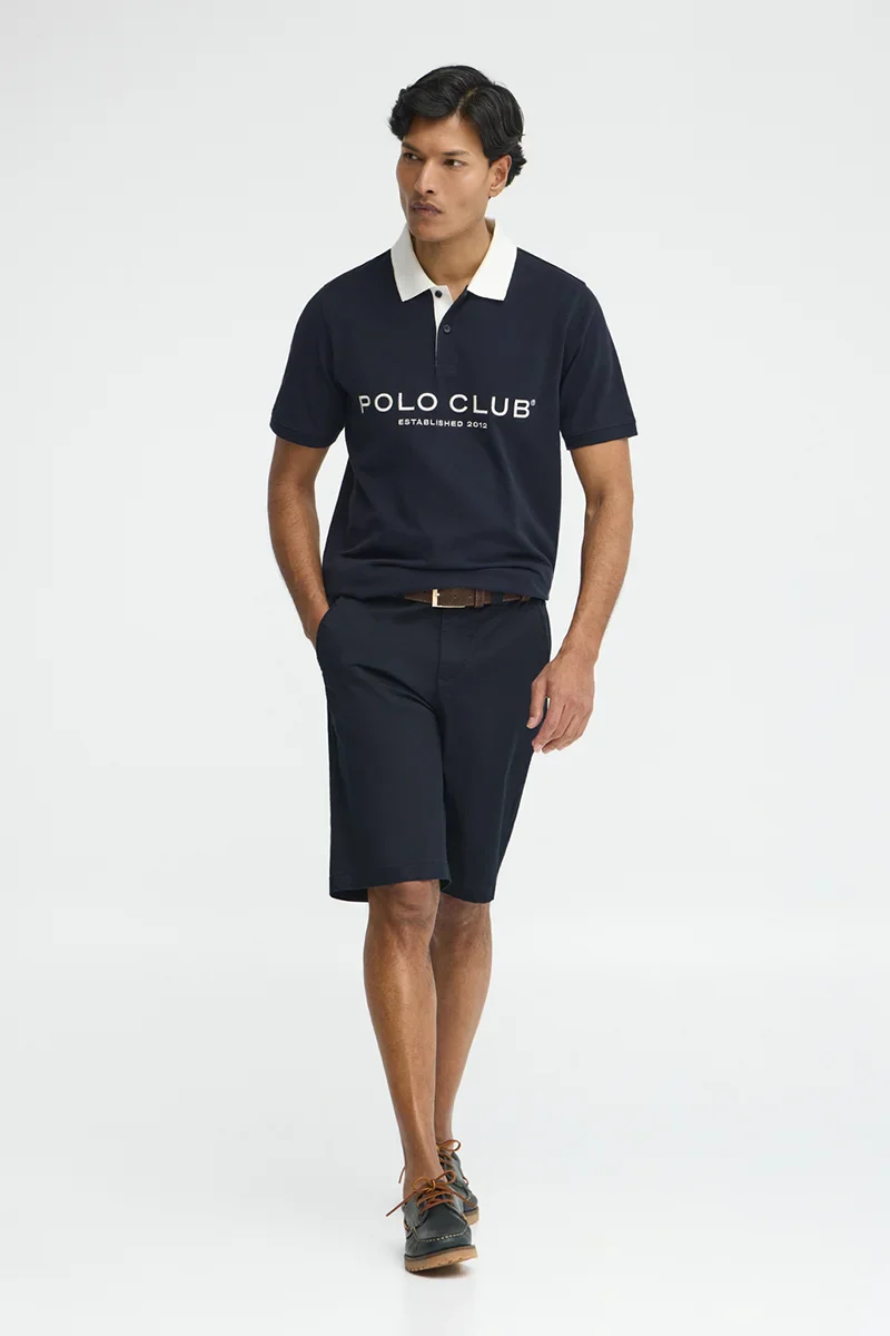 Polo azul marino con cuello y logo en contraste Established 2012 Polo Club - Image 5