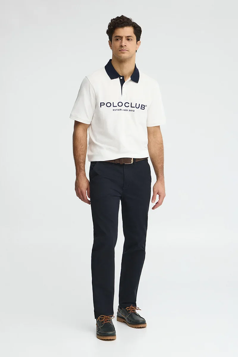 Polo color crudo con cuello y logo en contraste Established 2012 Polo Club - Image 4