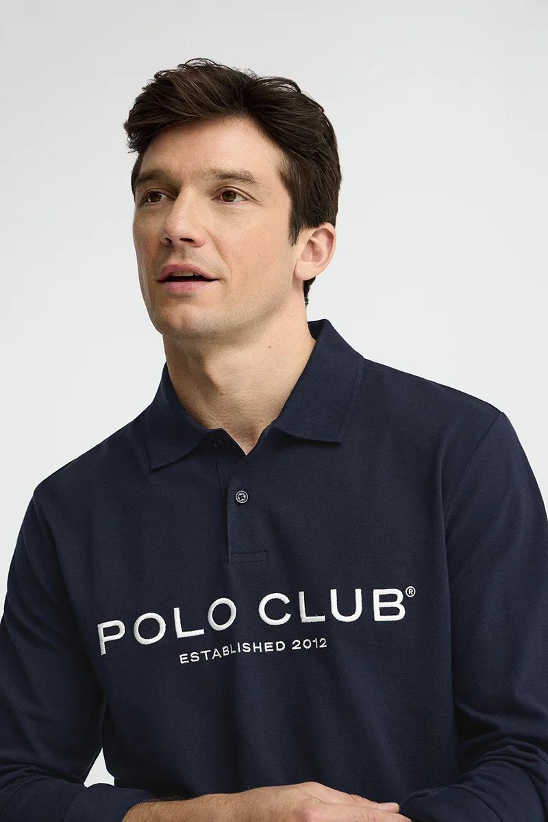 Polo azul marino de manga larga con logo Established 2012 Polo Club - Image 3