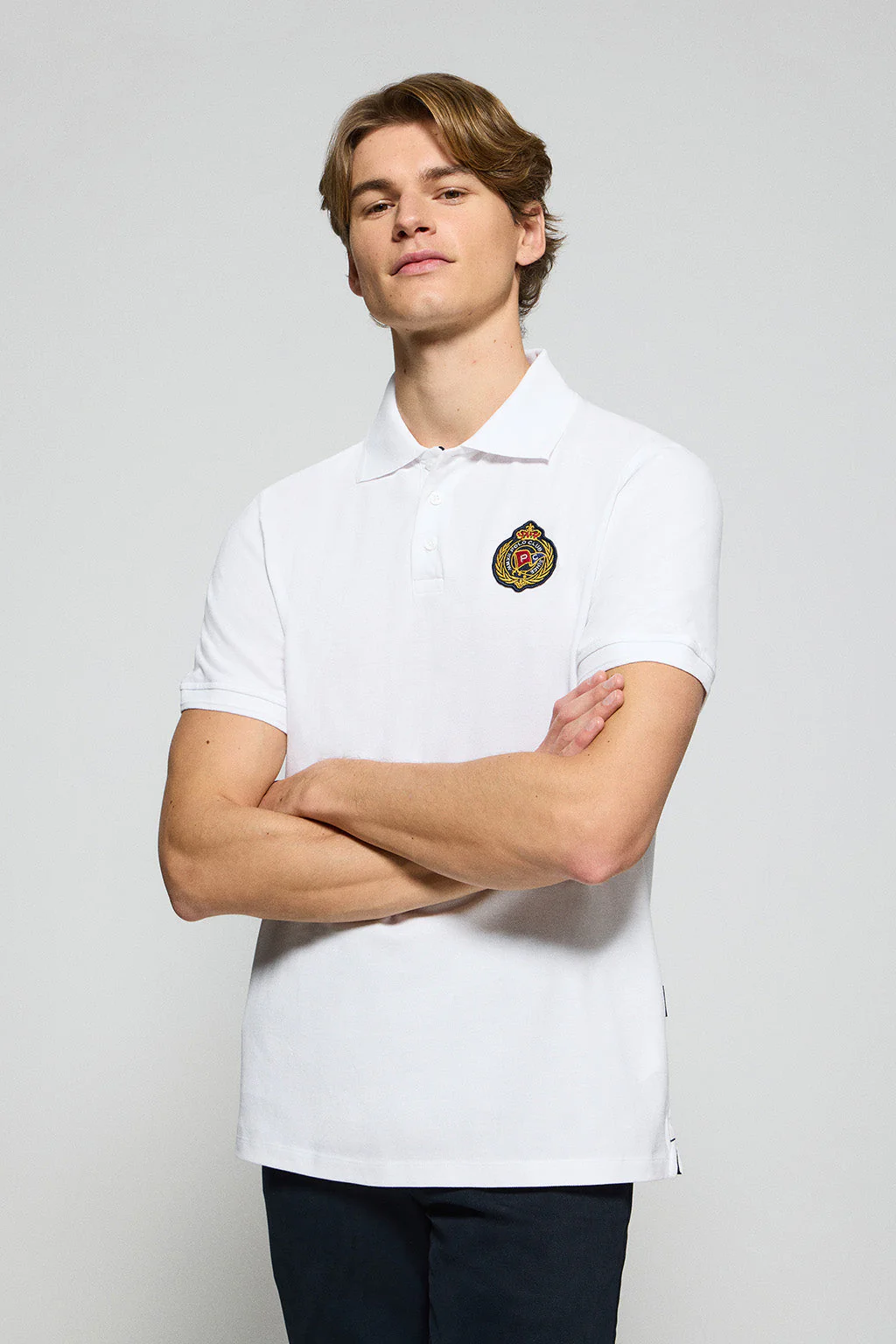 Polo Nautic blanco con detalle de parche naútico en el pecho