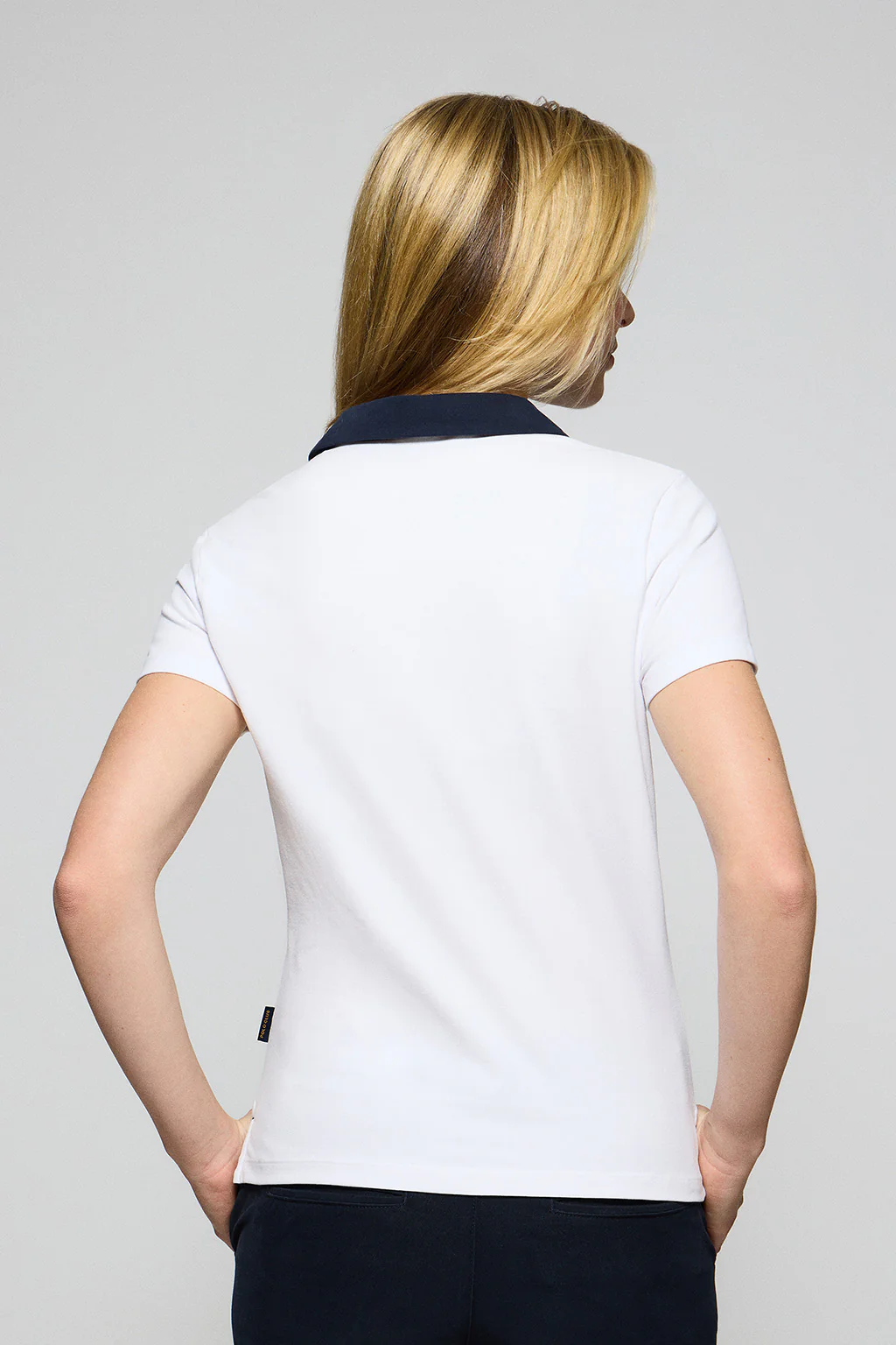 Polo Nautic sin botones blanco con detalle naútico en el pecho - Image 6