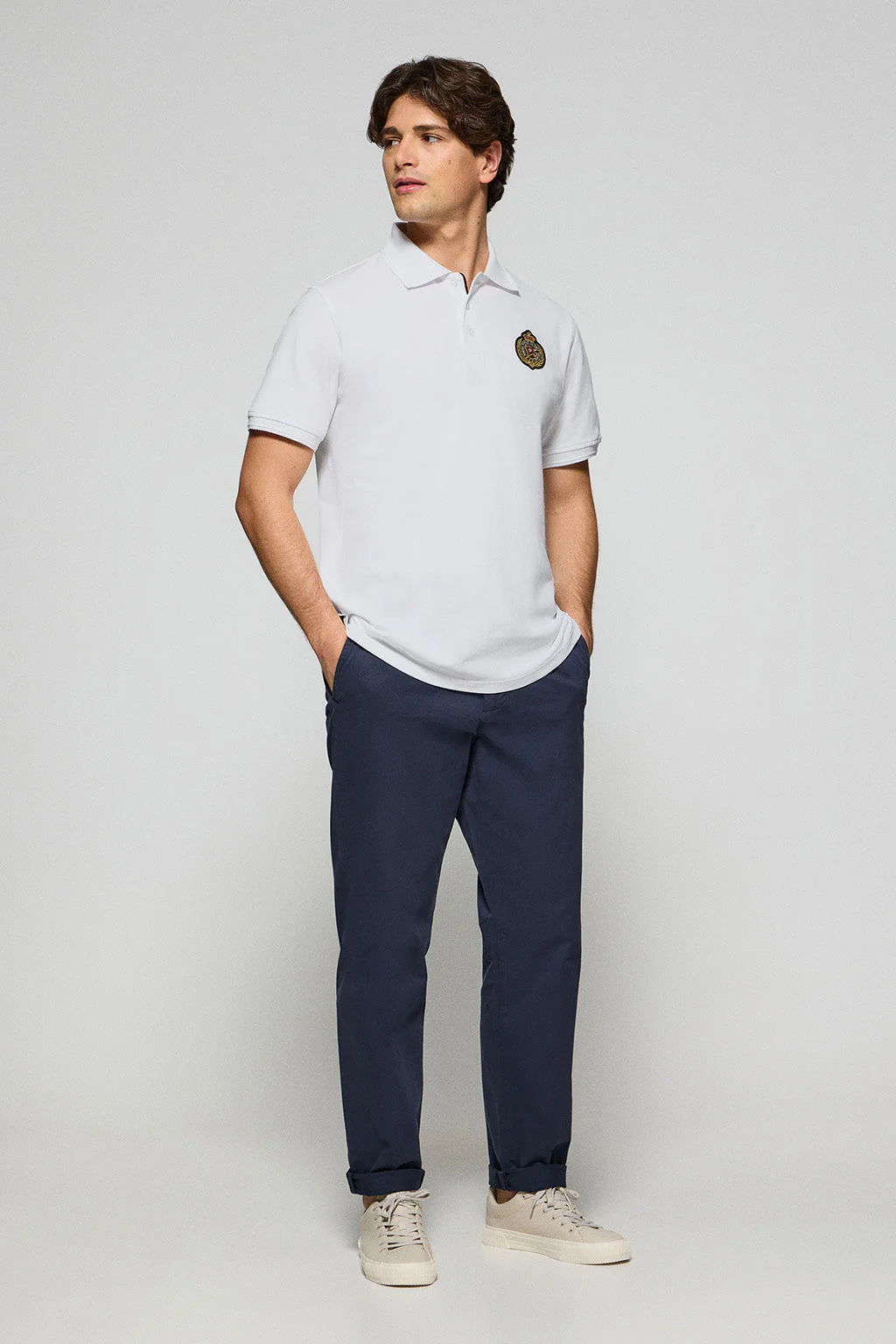 Polo Nautic blanco con detalle de parche naútico en el pecho - Image 3