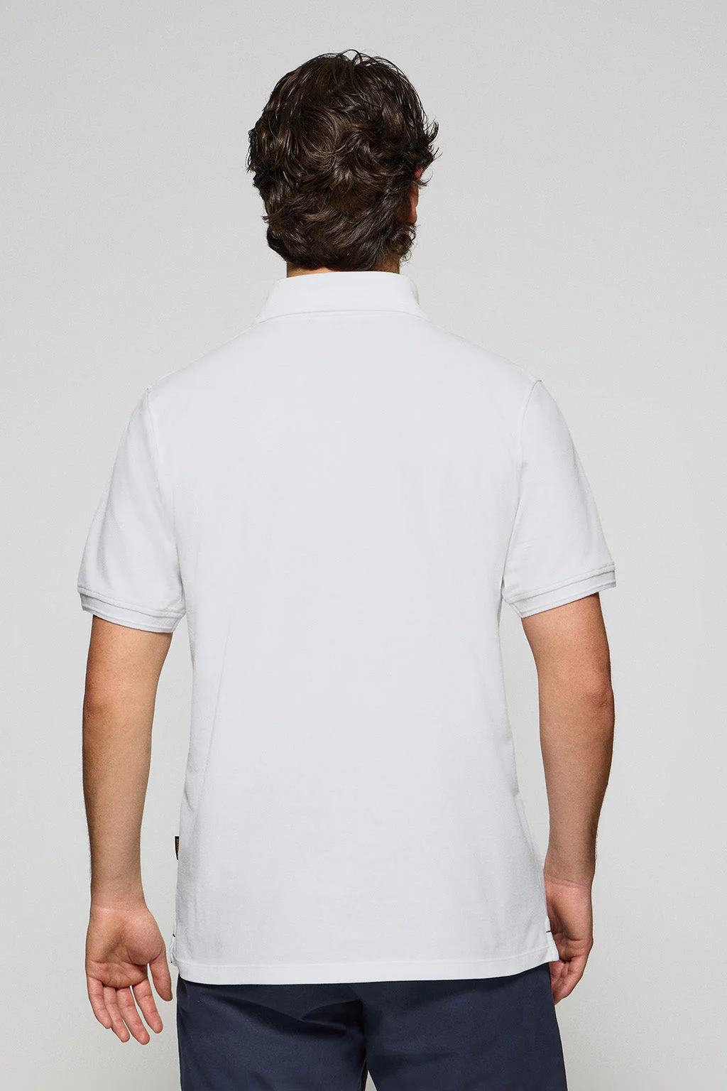 Polo Nautic blanco con detalle de parche naútico en el pecho - Image 5