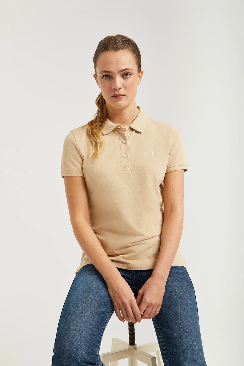 Polo de manga corta piqué color arena con logo Rigby Go