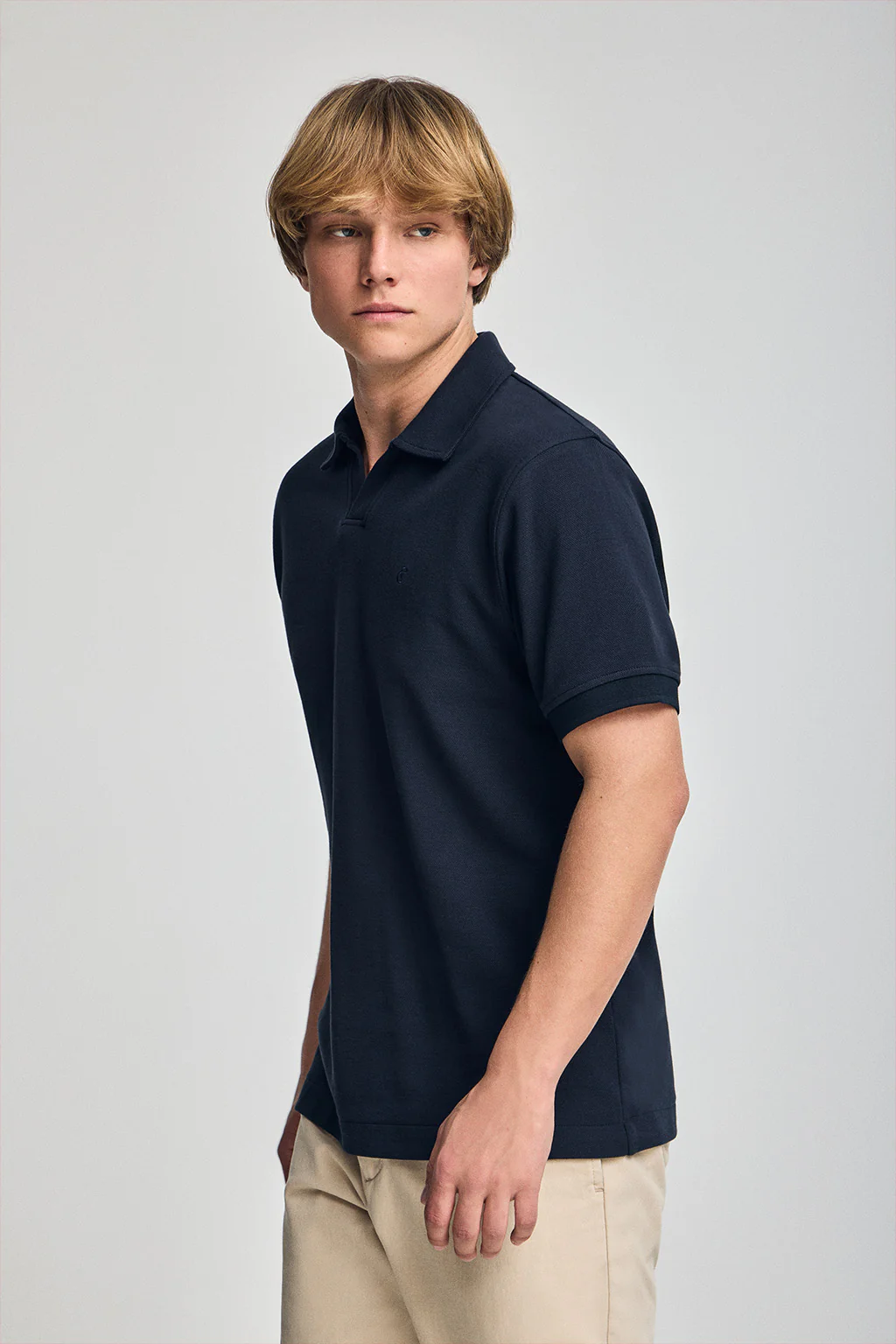 Polo azul marino Pascal sin botones con monograma bordado