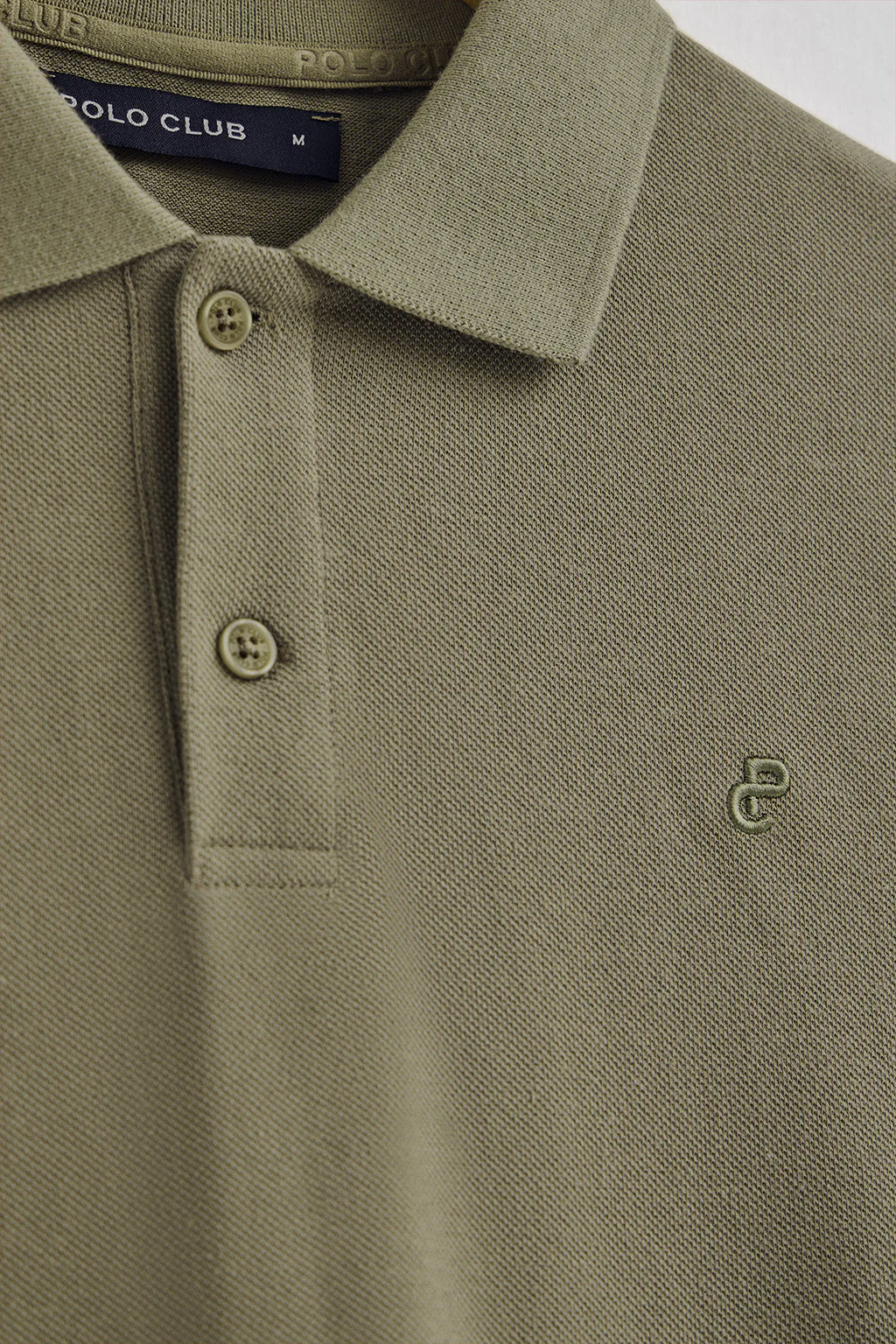 Polo verde claro de algodón y lino con dos botones y monograma bordado - Image 10