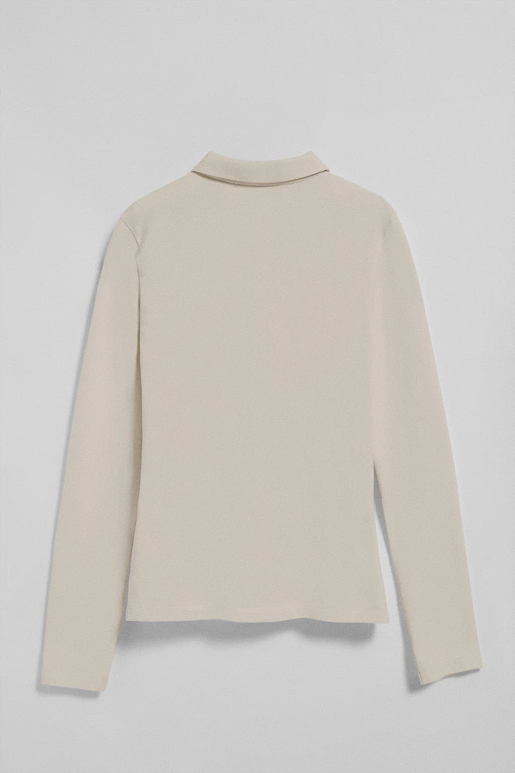 Polo Priyanka beige de cinco botones con bordado Rigby Go - Image 7
