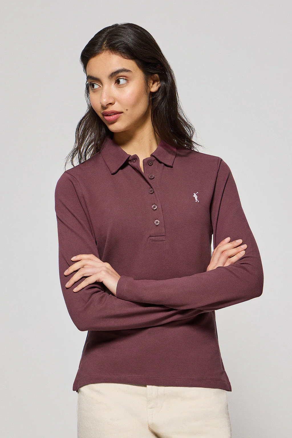 Polo Priyanka color ciruela de cinco botones con bordado Rigby Go