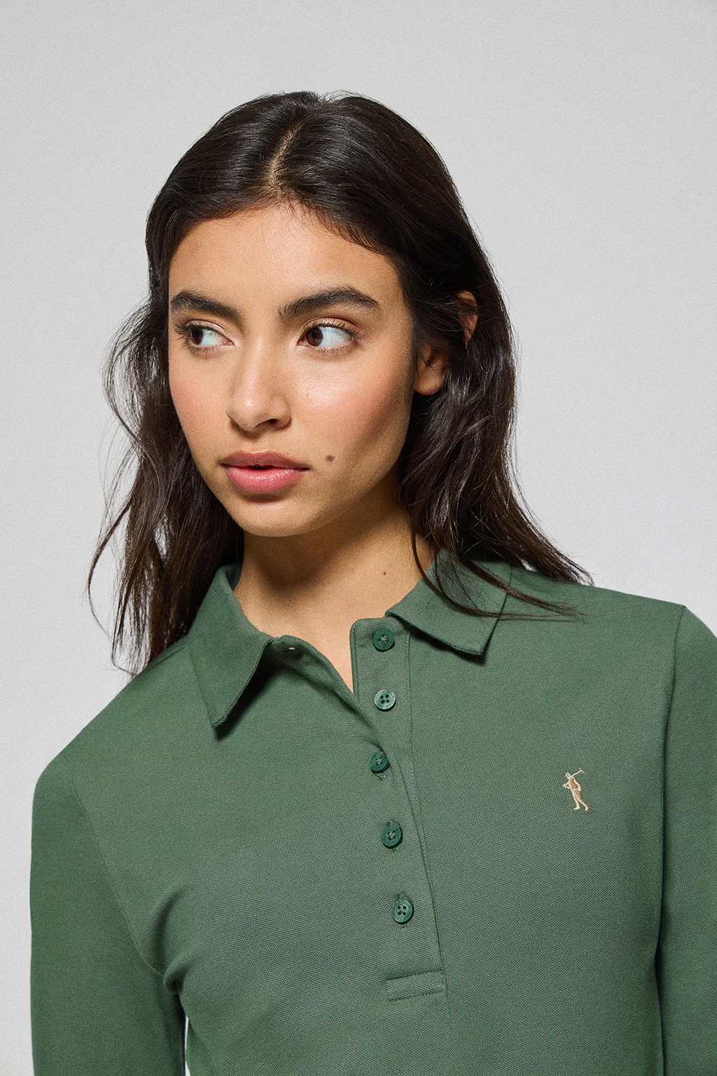 Polo Priyanka color verde lodo de cinco botones con bordado Rigby Go - Image 2