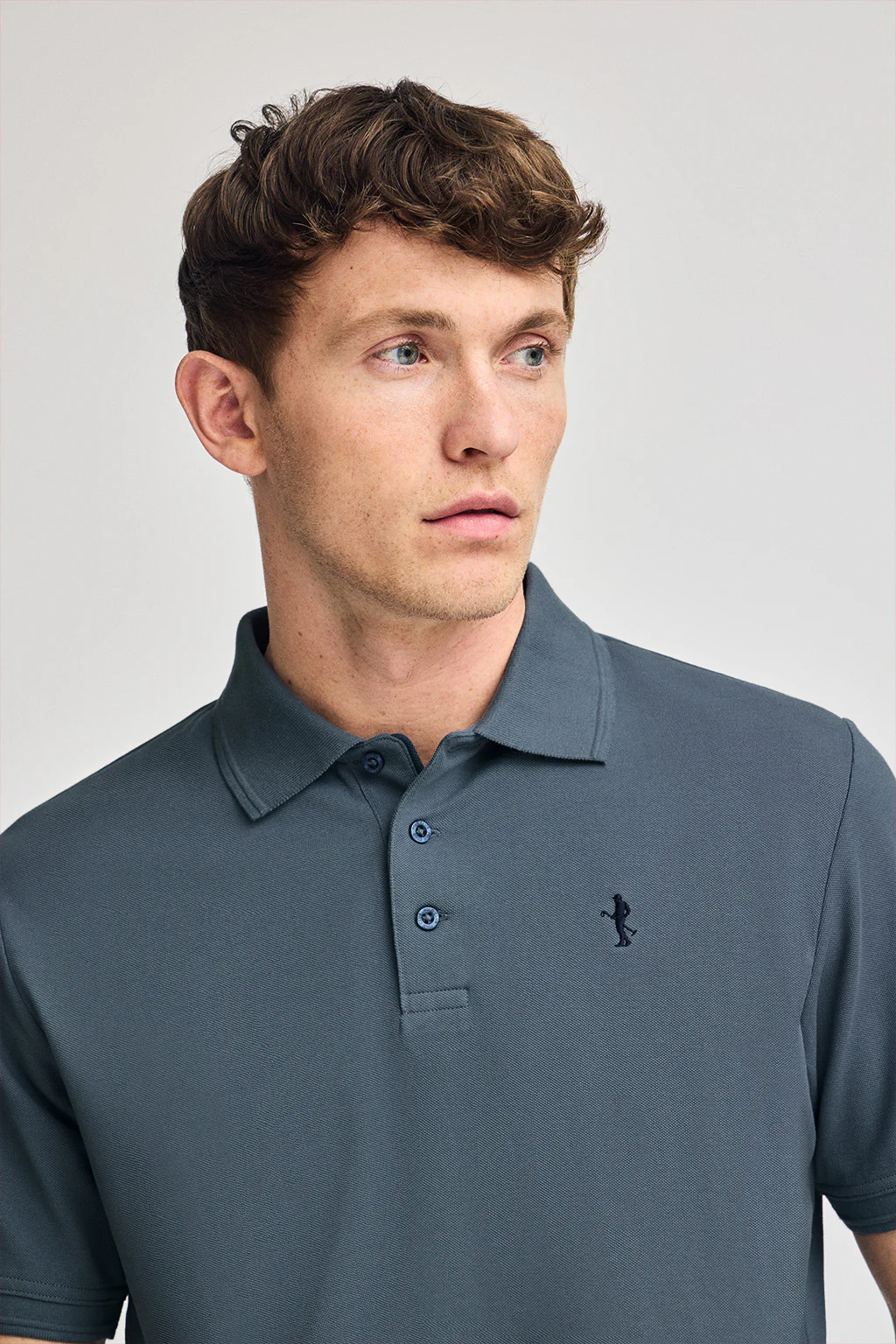 Polo azul denim de piqué de manga corta y bordado Rigby Best - Image 3