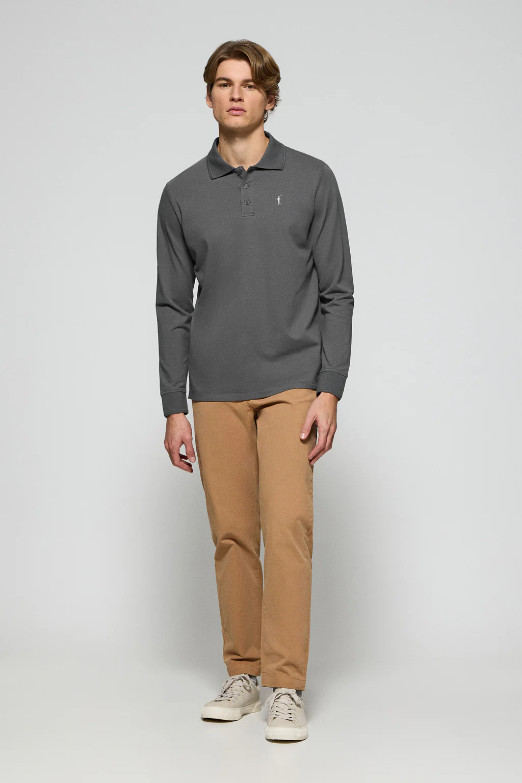 Polo de manga larga de tres botones en gris asfalto con logo Rigby Go - Image 3
