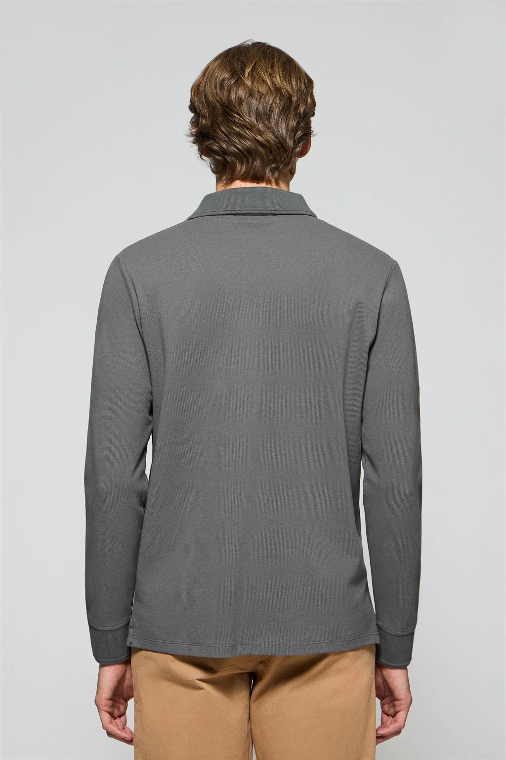 Polo de manga larga de tres botones en gris asfalto con logo Rigby Go - Image 4