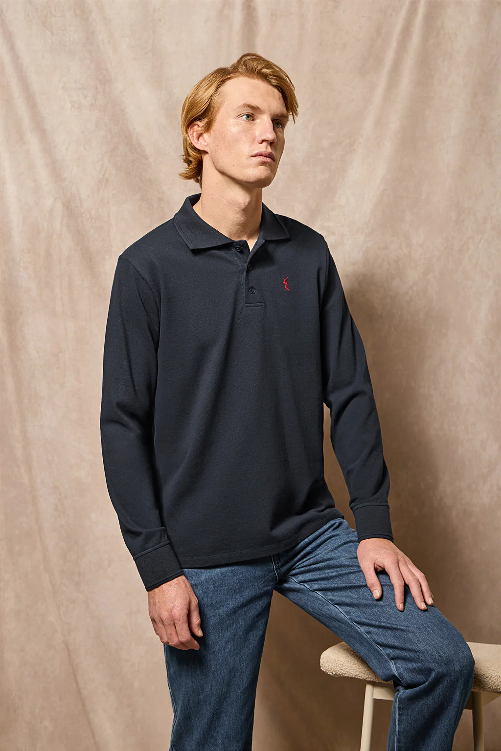 Polo de manga larga de tres botones en azul marino con logo Rigby Go - Image 8