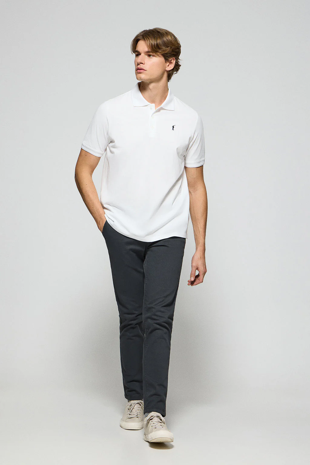 Polo de tres botones blanco con logo bordado Rigby Go - Image 3