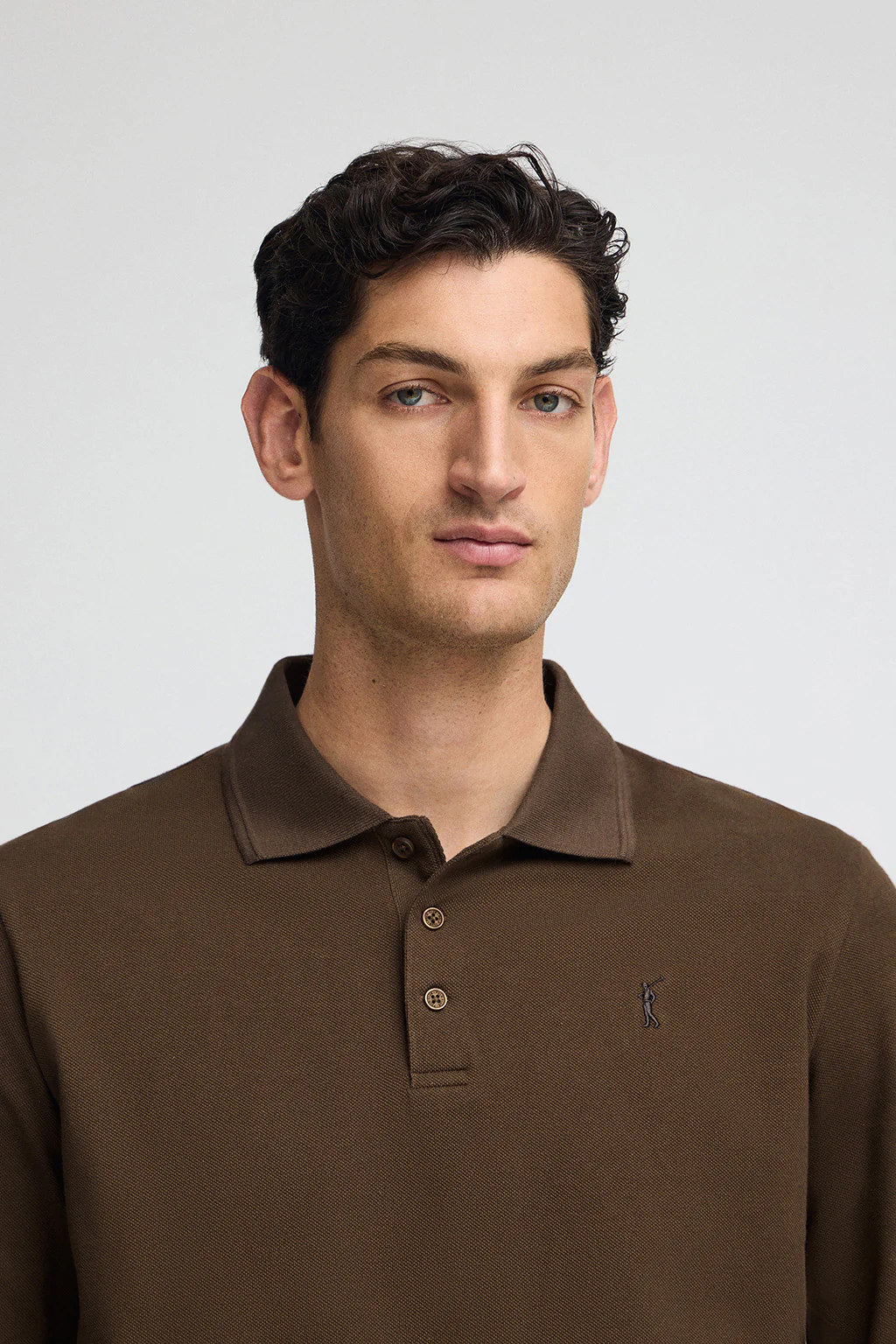 Polo marrón oscuro de manga larga con logo bordado Rigby Go - Image 2