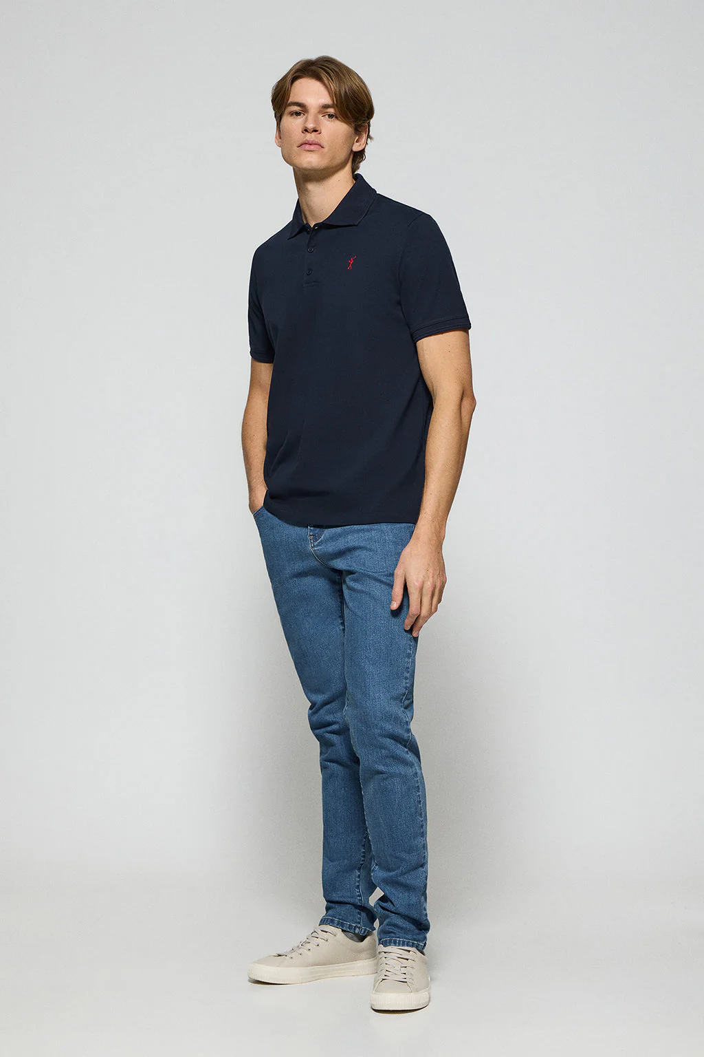 Polo de tres botones azul marino con logo bordado Rigby Go - Image 3