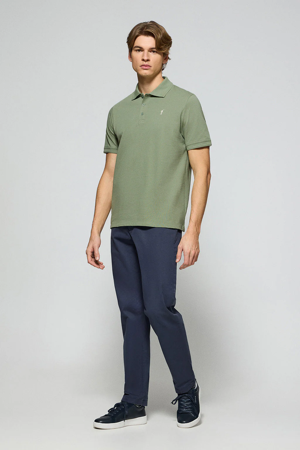 Polo de tres botones verde jade con logo bordado Rigby Go - Image 3