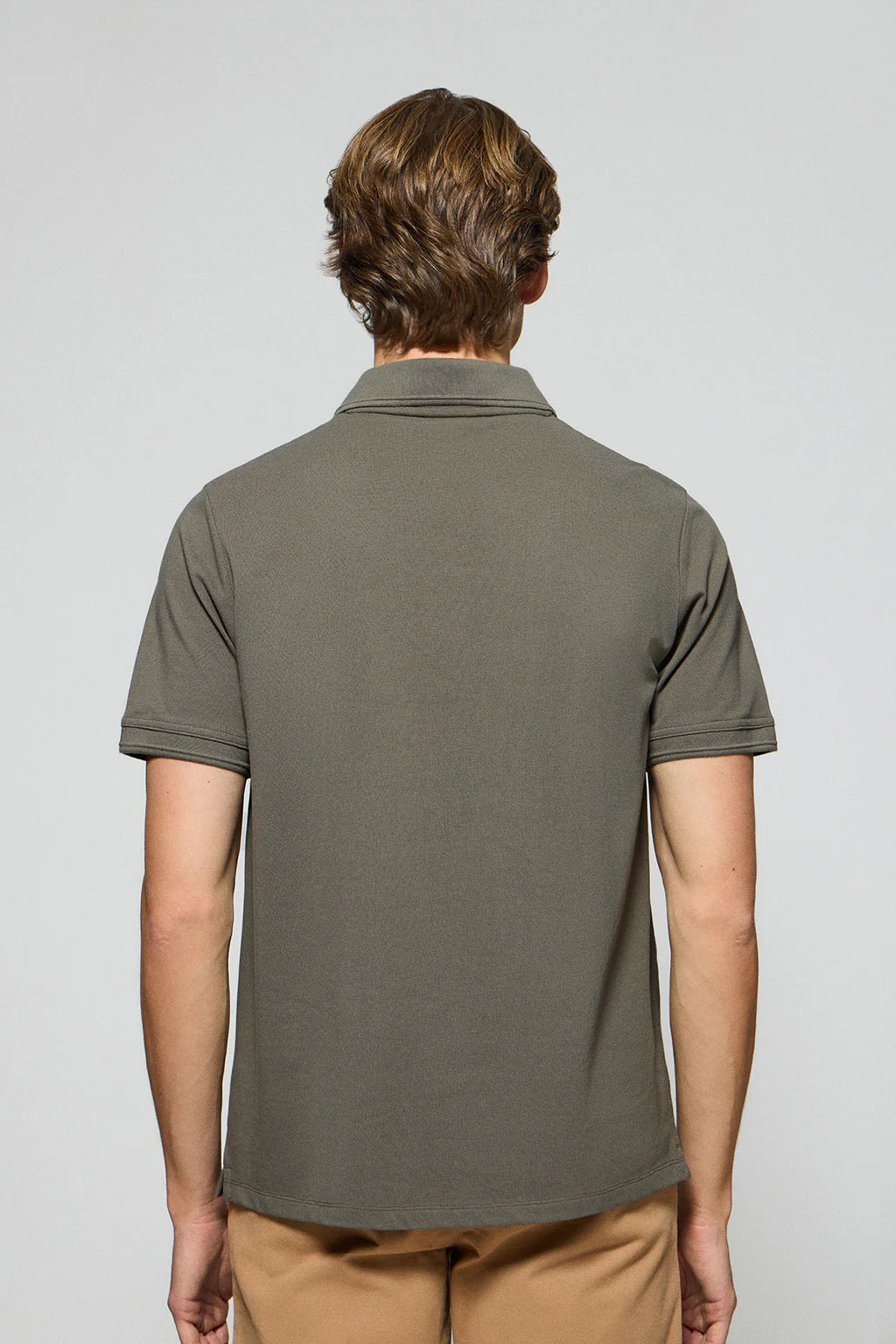 Polo de tres botones verde militar con logo bordado Rigby Go - Image 4