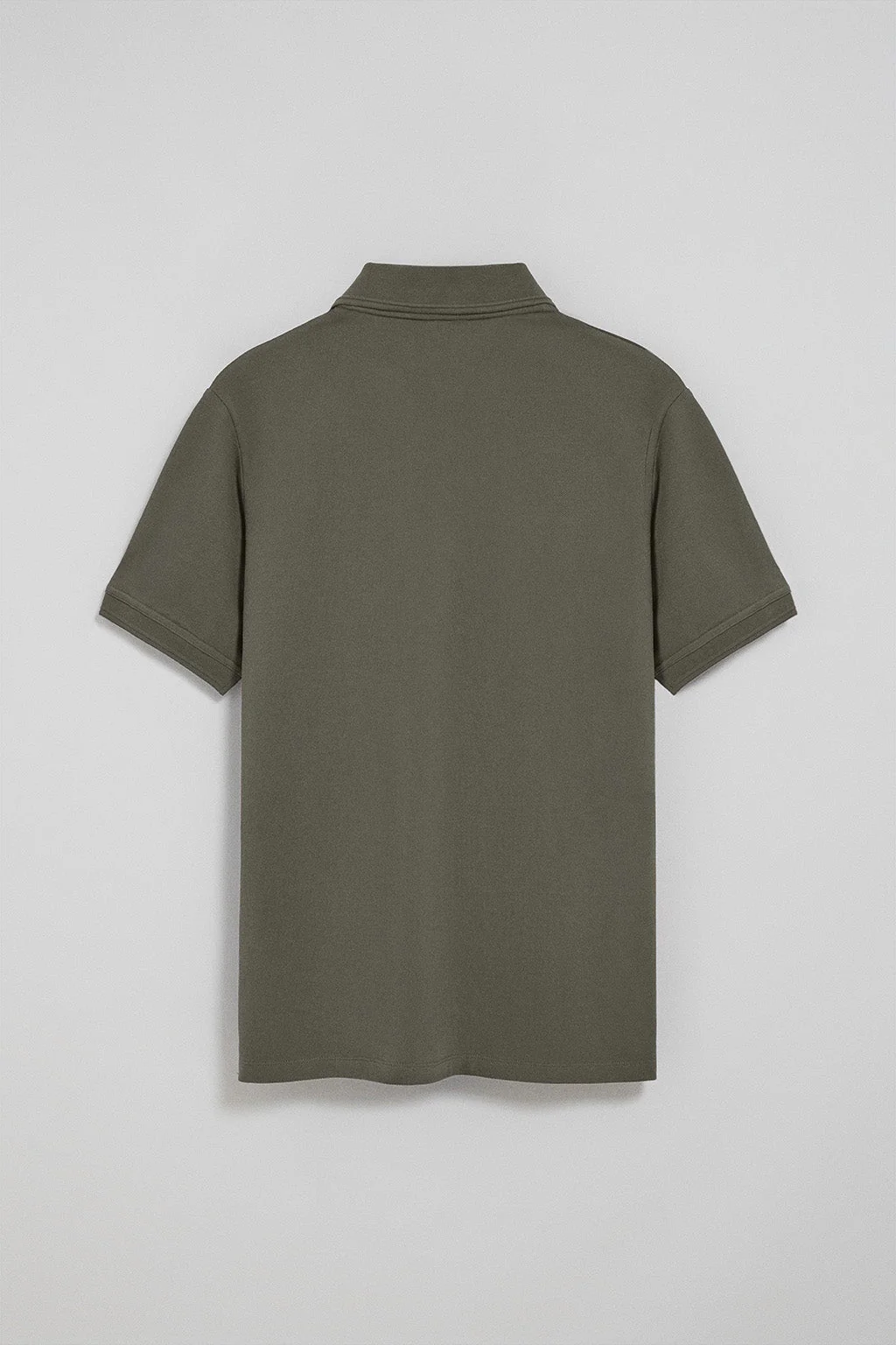 Polo de tres botones verde militar con logo bordado Rigby Go - Image 7