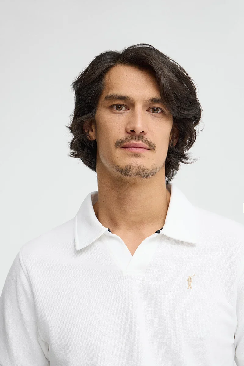 Polo blanco de algodón con microestructura y bordado Rigby Go - Image 3