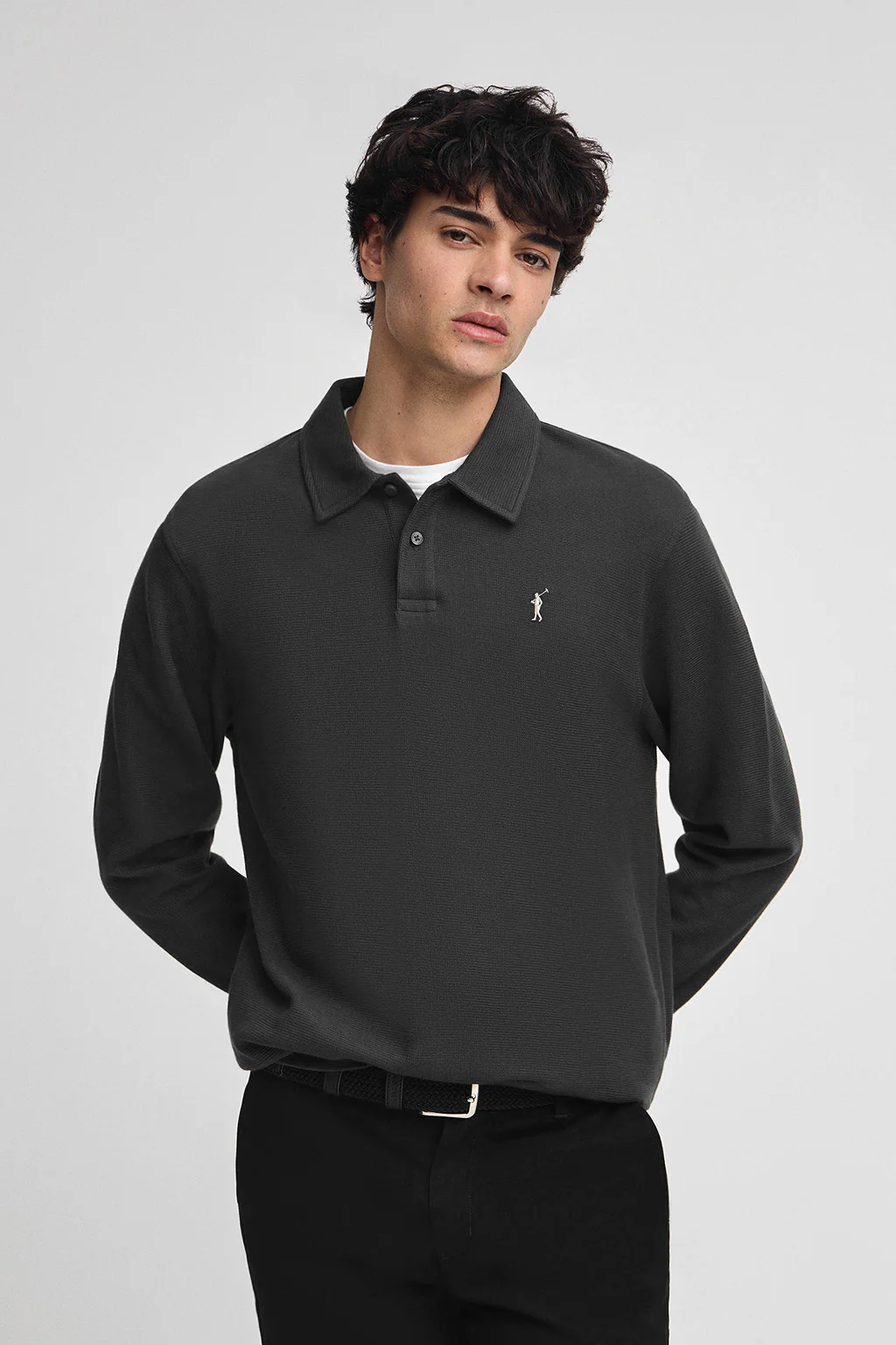 Polo gris oscuro con miscroestructura y bordado Rigby go