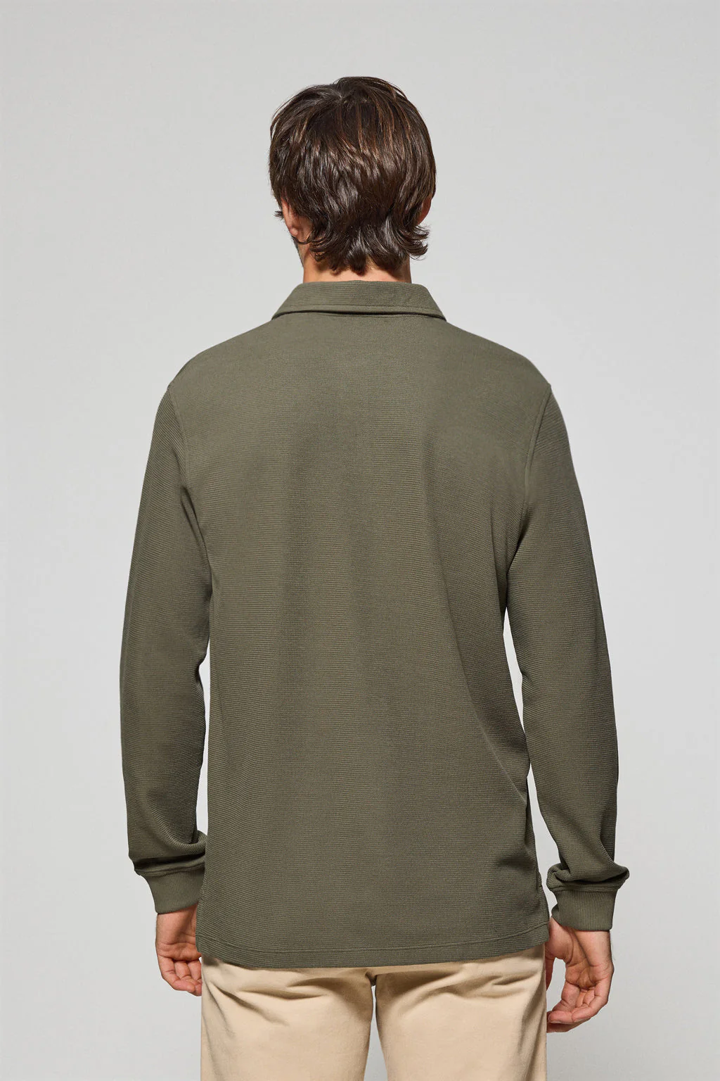 Polo de manga larga verde militar con dos botones y logo Rigby Go - Image 4