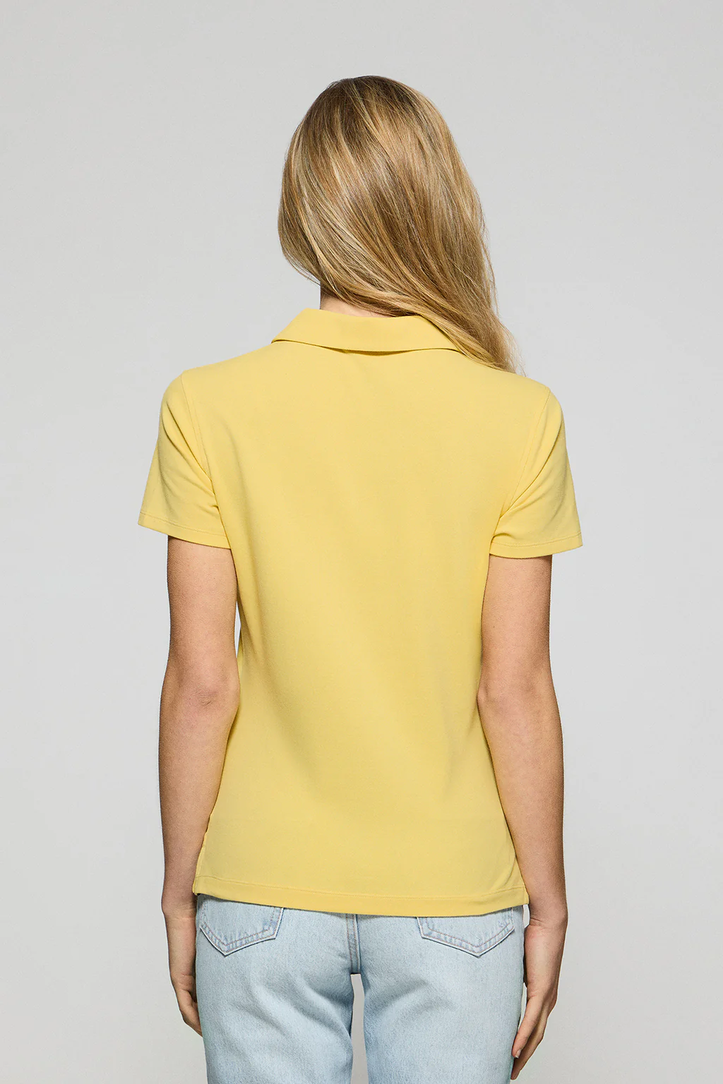 Polo Pereira amarillo suave lodo de cinco botones con bordado Rigby Go - Image 4