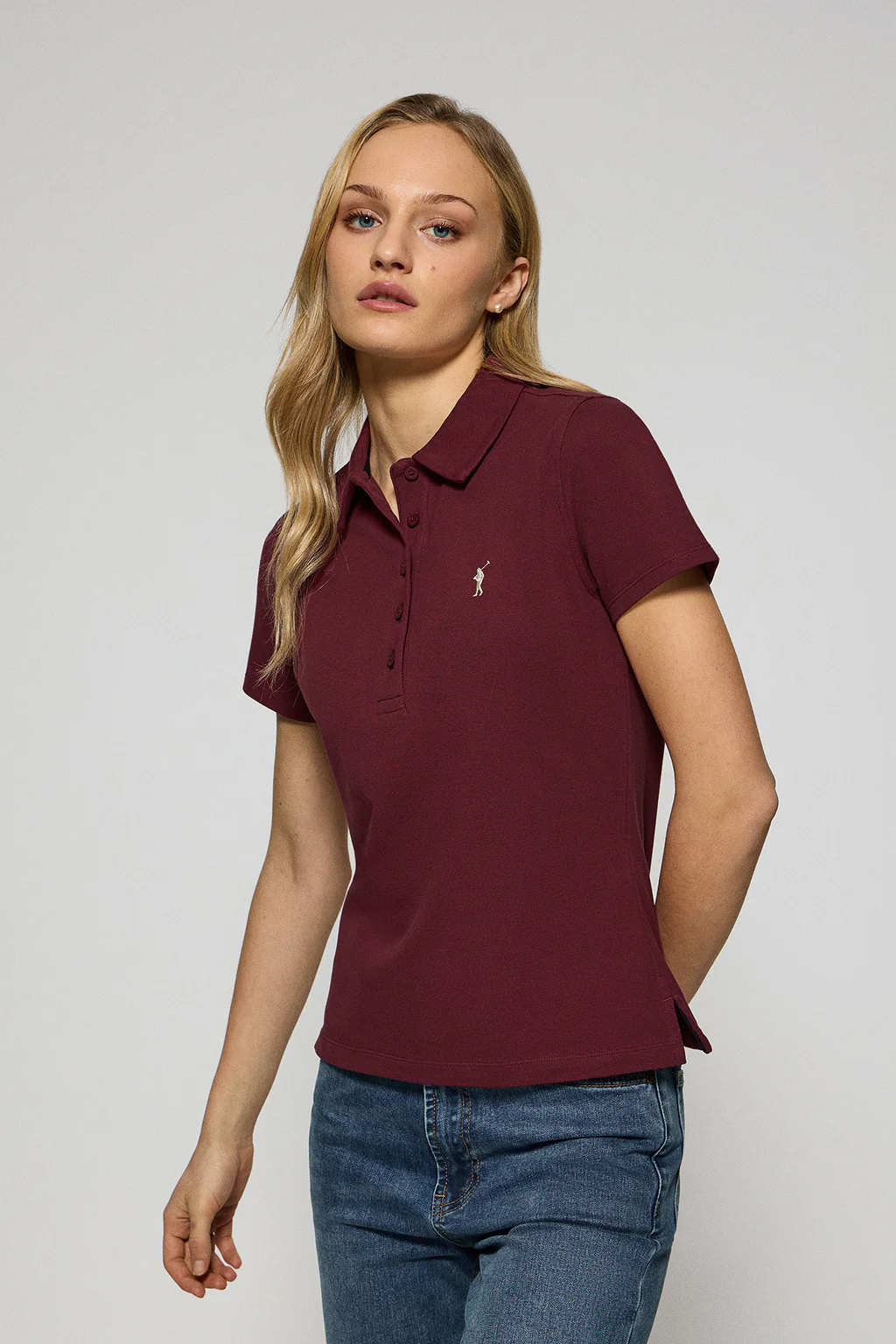 Polo Pereira granate de cinco botones con bordado Rigby Go