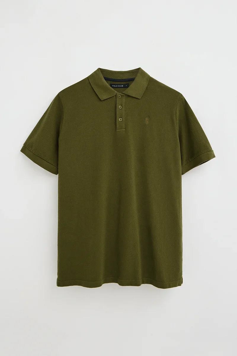 Polo verde musgo teñido en prenda con logo bordado Rigby Go - Image 5