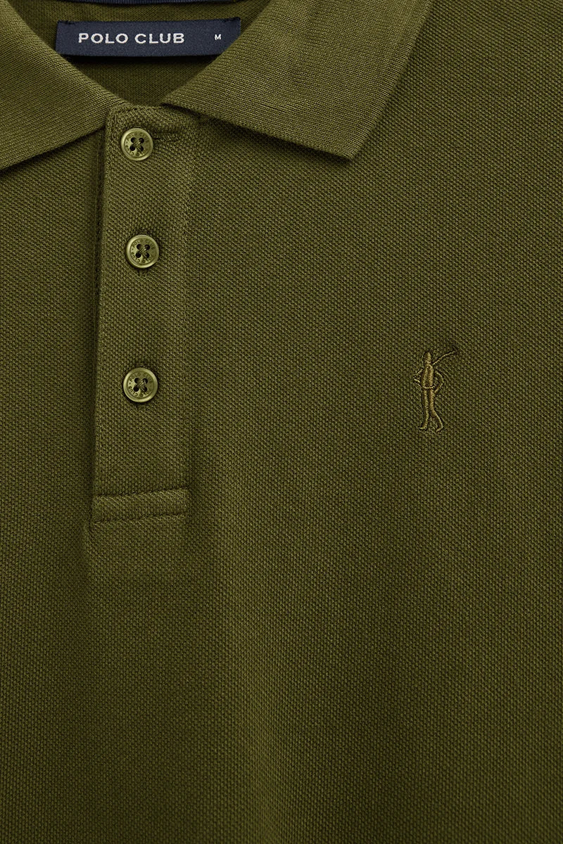 Polo verde musgo teñido en prenda con logo bordado Rigby Go - Image 6