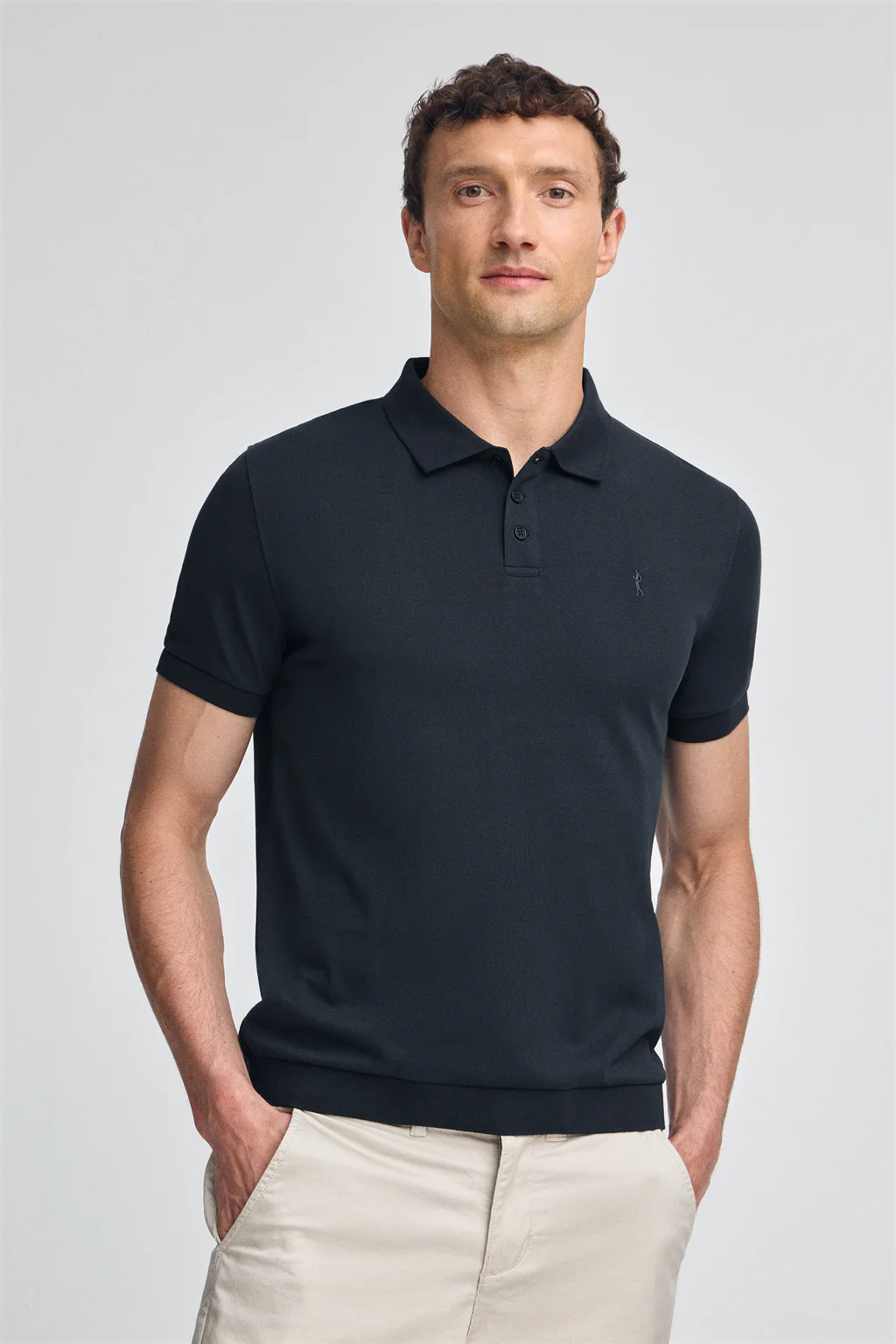 Polo azul marino con bordado Rigby Go