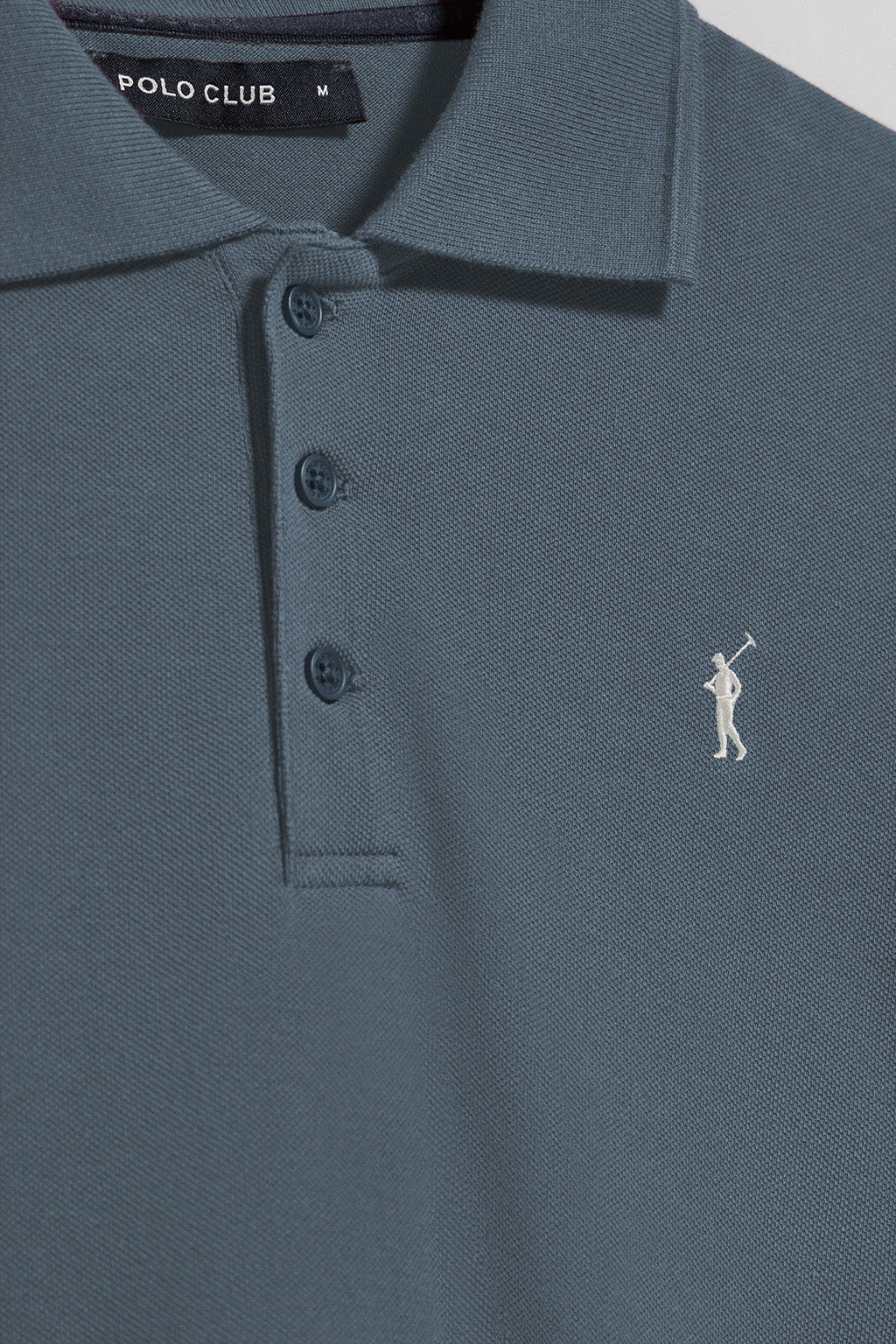 Polo azul denim de manga corta y tres botones con logo bordado Rigby Go - Image 10