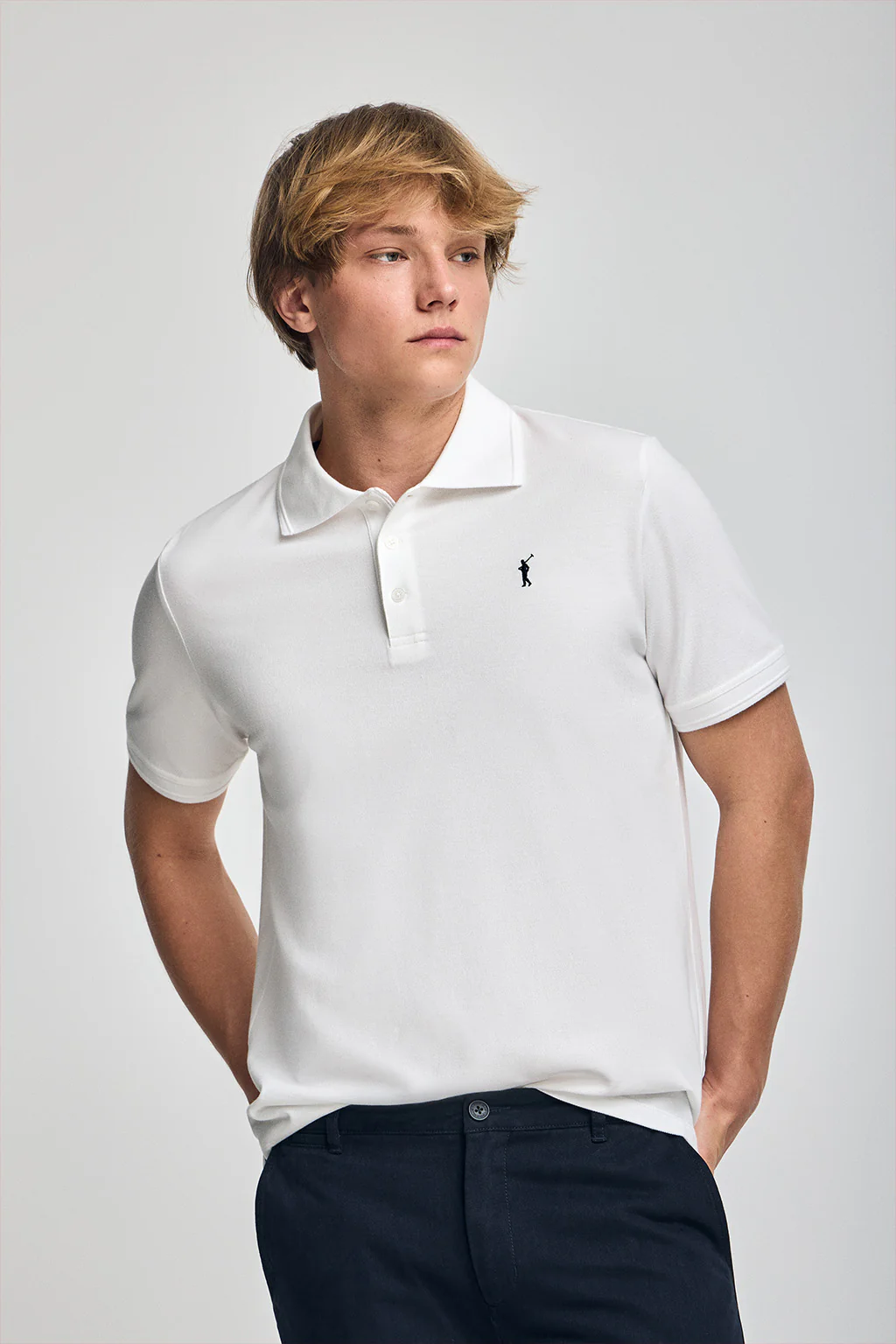 Polo blanco de manga corta y tres botones con logo bordado Rigby Go
