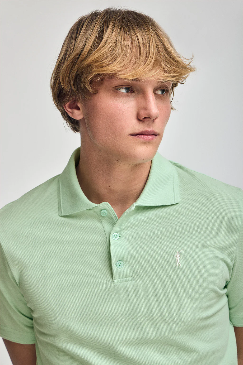 Polo color menta de manga corta y tres botones con logo bordado Rigby Go - Image 3