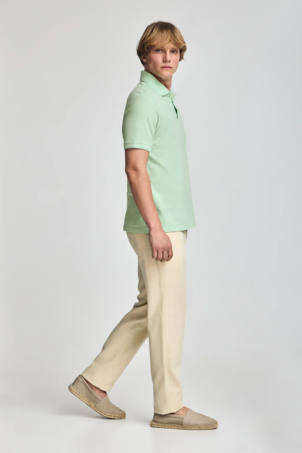 Polo color menta de manga corta y tres botones con logo bordado Rigby Go - Image 4