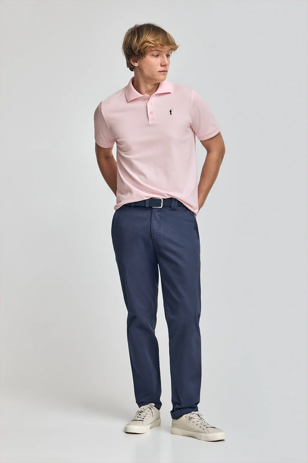 Polo rosa de manga corta y tres botones con logo bordado Rigby Go - Image 3