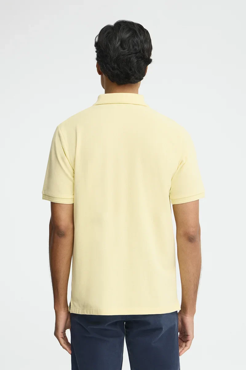 Polo amarillo claro de manga corta con logo bordado Rigby Go - Image 5