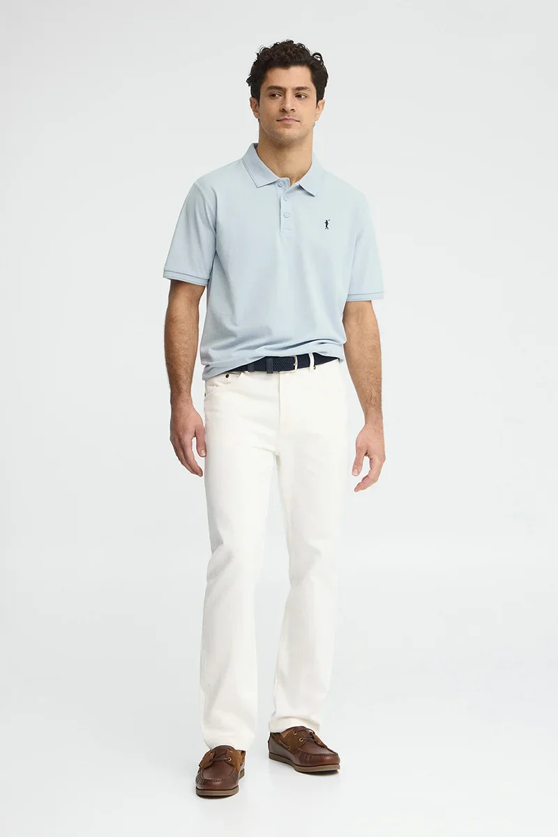 Polo azul claro de manga corta con logo bordado Rigby Go - Image 4